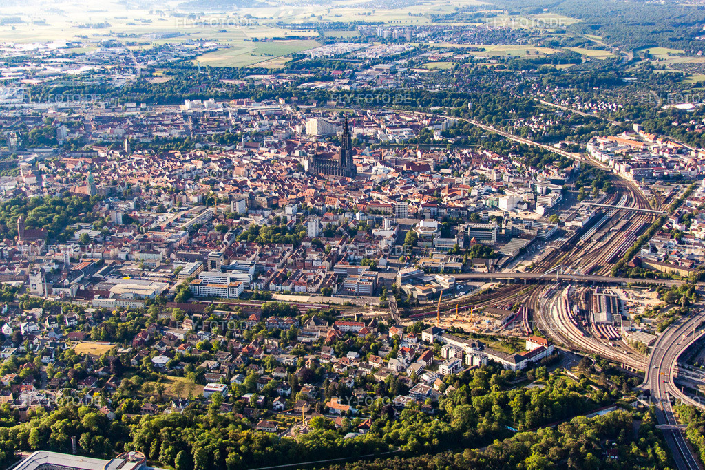 CITY | Luftbild: CITY im Ortsteil Mitte in Ulm im Bundesland Baden-Württemberg in Deutschland. Foto: IMG_67204.jpg vom 08.06.2014 durch Werner Riehm/FLY-FOTO.de - Realisiert mit Pictrs.com
