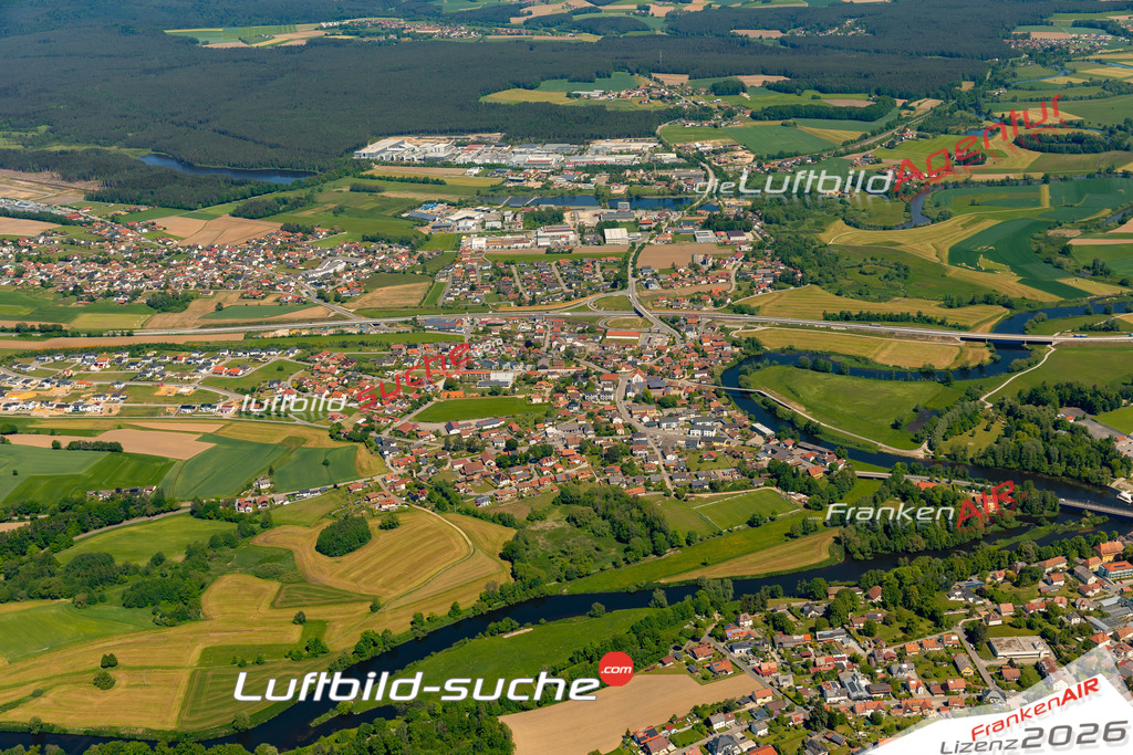 Das Luftbild zeigt : Mitterdorf Roding - Die Luftaufnahme wurde 2024 vom UL-Flugzeug aus erstellt ( keine Drohne ) - Hochauflösende Luftaufnahme - Für grossformatige Ausdrucke geeignet. Die Geschenkidee !Mit Lizenz und Bildrechte bestellbar