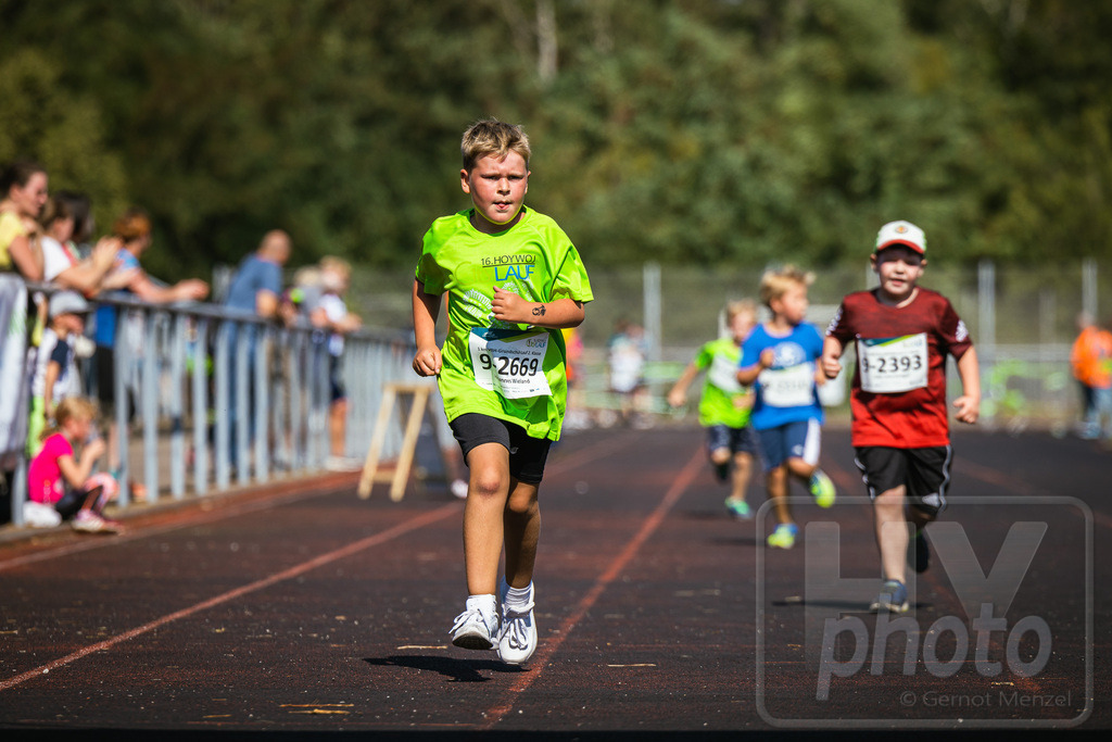 16. Hoywoj-CityLauf im Sportforum Hoyerswerda - 16.09.2023 | 1km VBH-Grundschul-Lauf 2. Klassen - Realisiert mit Pictrs.com