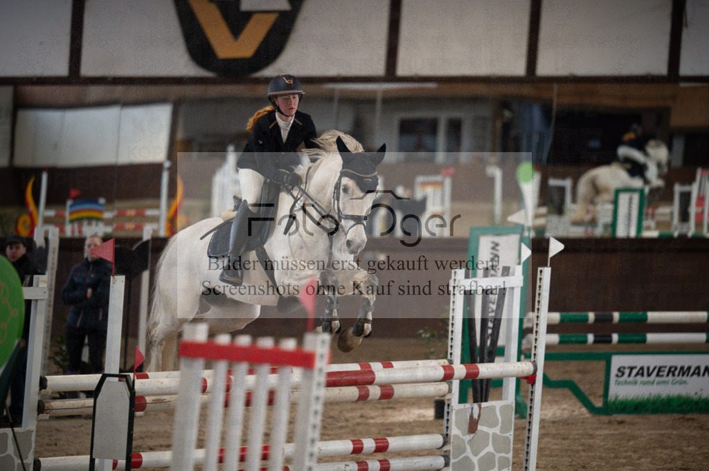 Hallenreittunier Voxtrup 2023 | Entdecke hochwertige Reitturnierfotos von Foto Oger. Professionell, emotional und authentisch – jetzt Lieblingsmomente im Shop bestellen.Deutschlandweite Turnierfotografie. - Realisiert mit Pictrs.com
