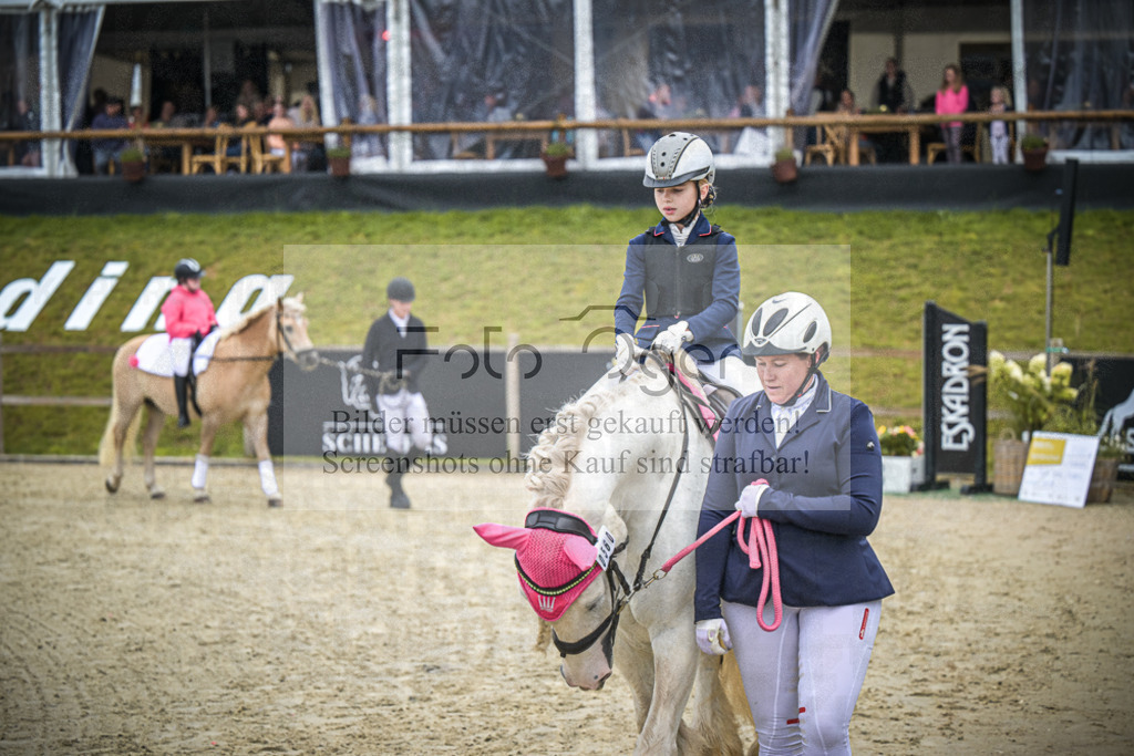 DOS_0295 | Entdecke hochwertige Reitturnierfotos von Foto Oger. Professionell, emotional und authentisch – jetzt Lieblingsmomente im Shop bestellen.Deutschlandweite Turnierfotografie. - Realisiert mit Pictrs.com