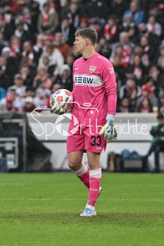 VfB Stuttgart - Hamburger SV | STUTTGART, GERMANY - 12. APRIL: with ball Alexander NUEBEL (VfB Stuttgart 33) during the Bundesliga Match between VfB Stuttgart vs. Hamburger SV on Matchday 29 at MHP Arena / DFL REGULATIONS PROHIBIT ANY USE OF PHOTOGRAPHS AS IMAGE SEQUENCES AND/OR QUASI-VIDEO