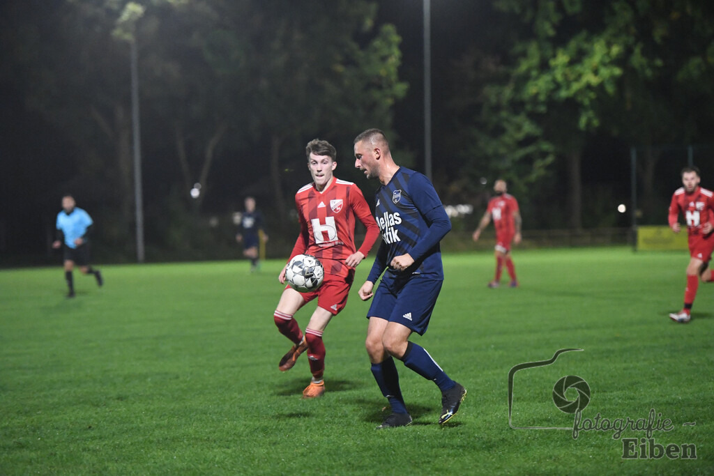 TV Metjendorf-SV Ofenerdiek | Herren Kreisliga; TV Metjendorf (rot)-SV Ofenerdiek (blau) am 09.10.2024; in Metjendorf (Am Sportplatz), Photo: Philip Eiben 2024 - Realisiert mit Pictrs.com