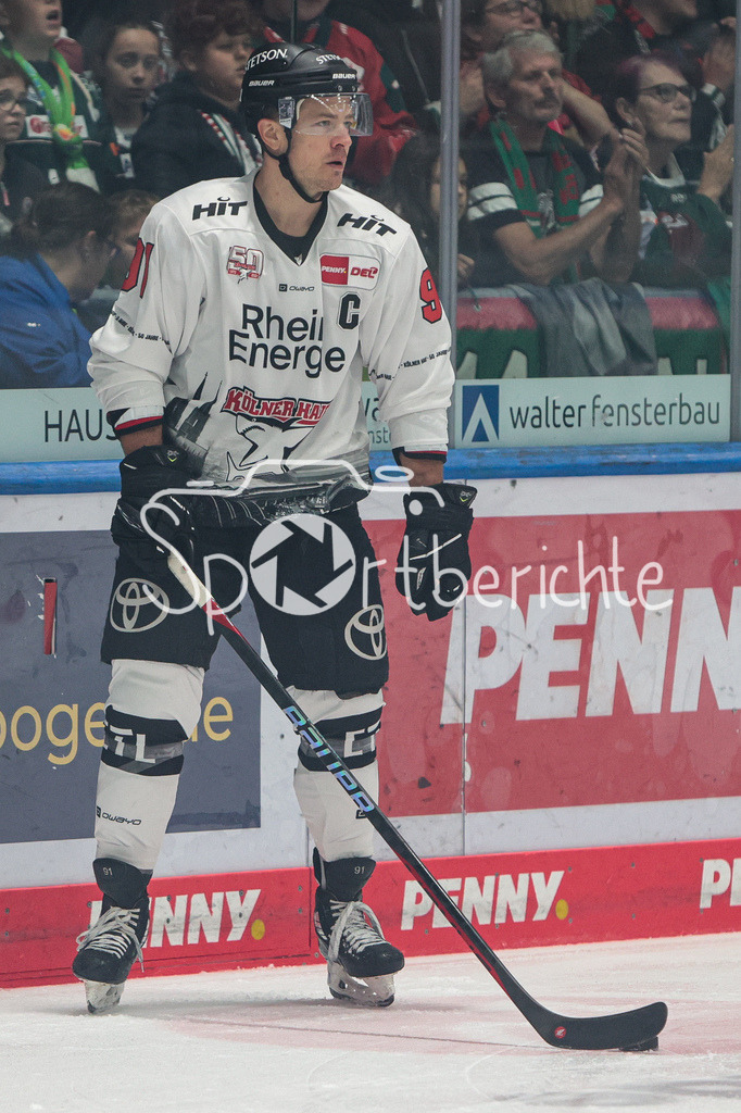Augsburger Panther - Koelner Haie  | Moritz Mueller (KEC #91) am Puck
