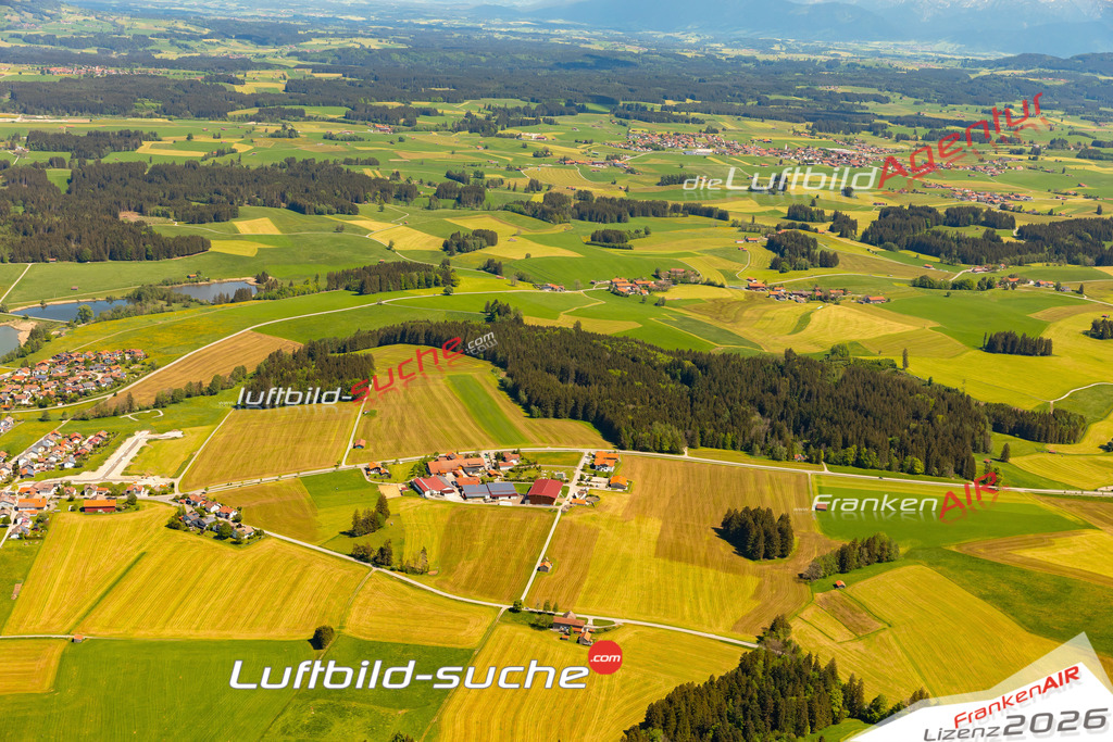 Das Luftbild zeigt :  Wald - Die Luftaufnahme wurde 2024 vom UL-Flugzeug aus erstellt ( keine Drohne ) - Hochauflösende Luftaufnahme - Für grossformatige Ausdrucke geeignet. Die Geschenkidee !Mit Lizenz und Bildrechte bestellbar