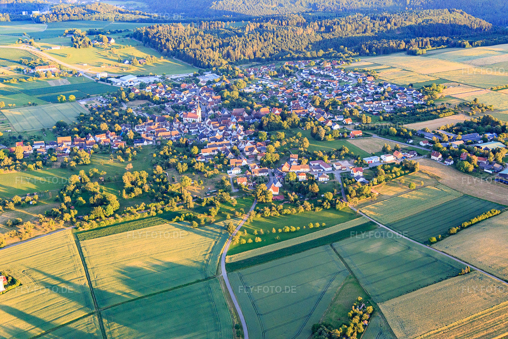 Luftbild: Ortsansicht aus Norden im Ortsteil Betra in Horb im Bundesland Baden-Württemberg in Deutschland. Foto: IMG_149094.jpg vom 28.06.2025 durch Werner Riehm/FLY-FOTO.de
