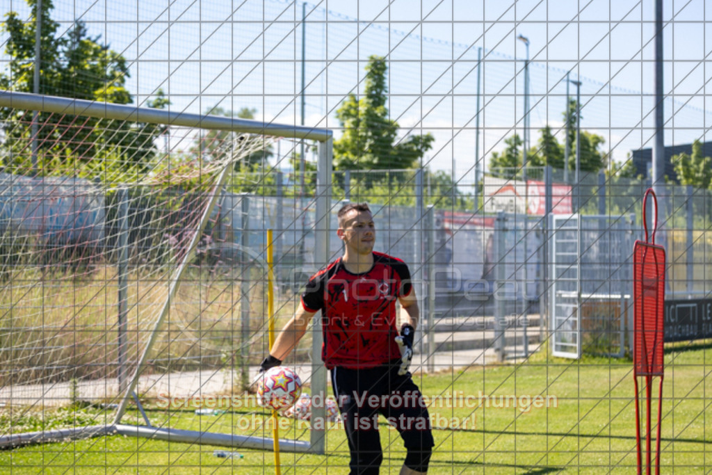 20250629_105857_1170 | #,1.Göppinger SV, Fussball, Oberliga BW - Trainingsauftakt, Saison 2025/2026, Rasensportplatz Stadion SV Göppingen, Hohenstaufenstr. 116, 73033 Göppingen, 29.06.2025 - 10:30 Uhr,Foto: PhotoPeet-Sportfotografie/Peter Harich