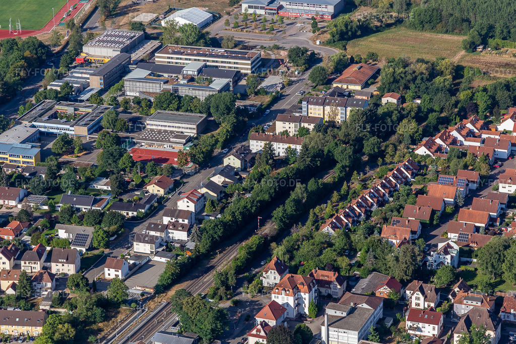 Luftbild: Schubertstr in Kandel im Bundesland Rheinland-Pfalz in Deutschland. Foto: IMG_134032.jpg vom 21.08.2022 durch Werner Riehm/FLY-FOTO.de