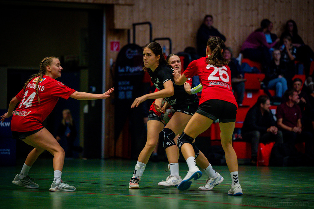 2024-09-28-ssv-st.pölten-U18-180 | "Fussifoto.com – Ihr Ansprechpartner für hochwertige Fotografie! Entdecken Sie kreative Bilder und professionelle Dienstleistungen. Kontaktieren Sie uns für Ihre Projekte!"