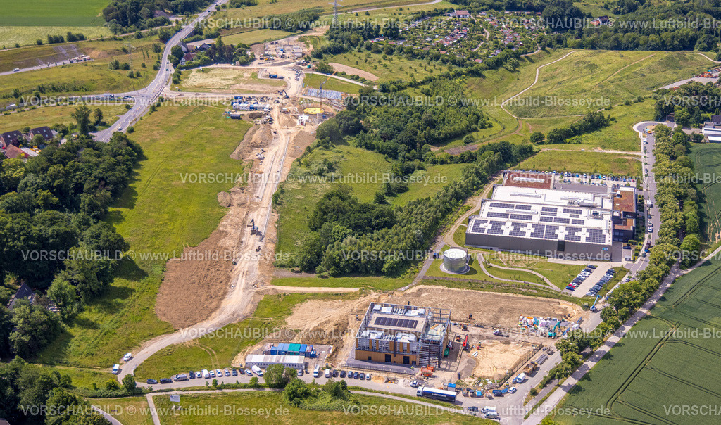 Heiligenhaus250601342 | Luftbild, Baustelle und Neubau Innovationspark Heiligenhaus, Dach mit Solarpaneelen, Heiligenhaus, Ruhrgebiet, Nordrhein-Westfalen, Deutschland