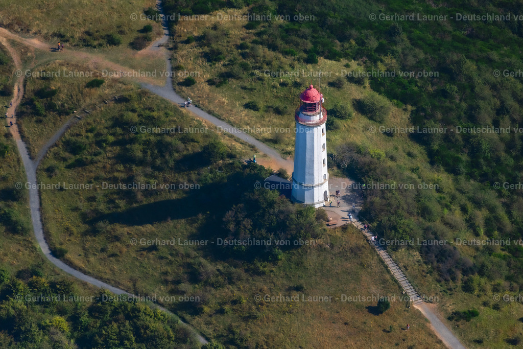 4061533 | Leuchtturm Dornbusch, INSEL HIDDENSEE 08.09.2021 Leuchtturm als historisches Seefahrtszeichen im Dornbuschwald der Insel Hiddensee im Bundesland Mecklenburg-Vorpommern, Deutschland. // Lighthouse as a historic seafaring character Im Dornbuschwald on island Insel Hiddensee in the state Mecklenburg - Western Pomerania, Germany. Foto: Gerhard Launer