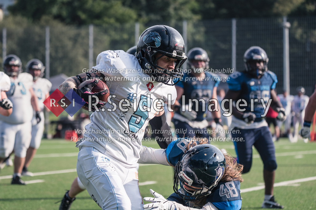 RS-1-131487 | Julian Amann (#48, Blue Devils) tackelt Simon Flügel (#5, Ravens)