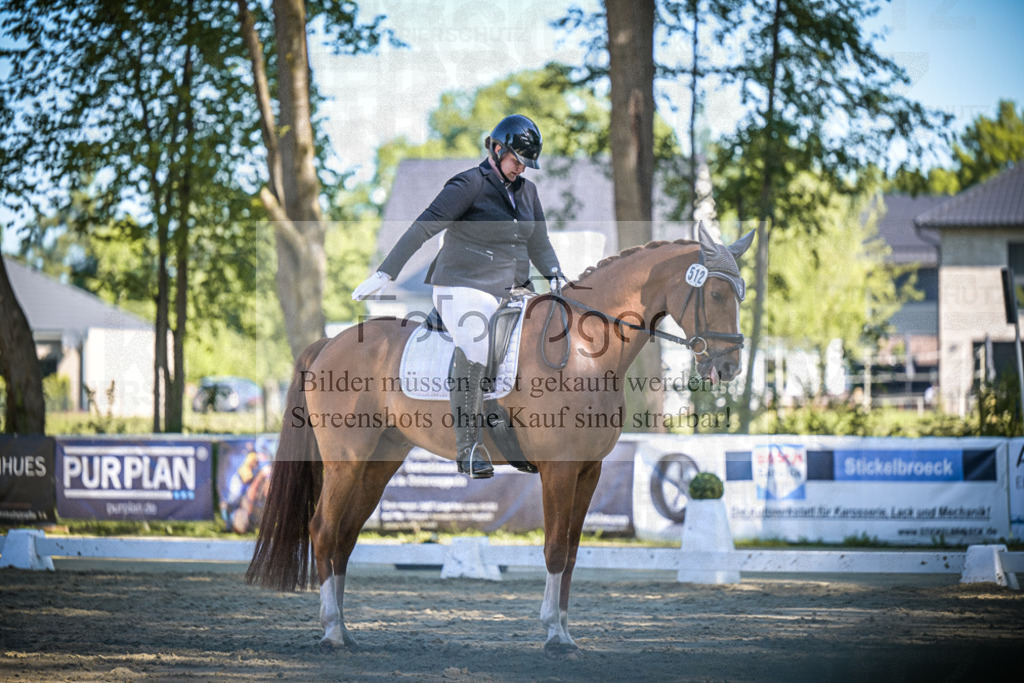 DOS_6697 | Entdecke hochwertige Reitturnierfotos von Foto Oger. Professionell, emotional und authentisch – jetzt Lieblingsmomente im Shop bestellen.Deutschlandweite Turnierfotografie. - Realisiert mit Pictrs.com