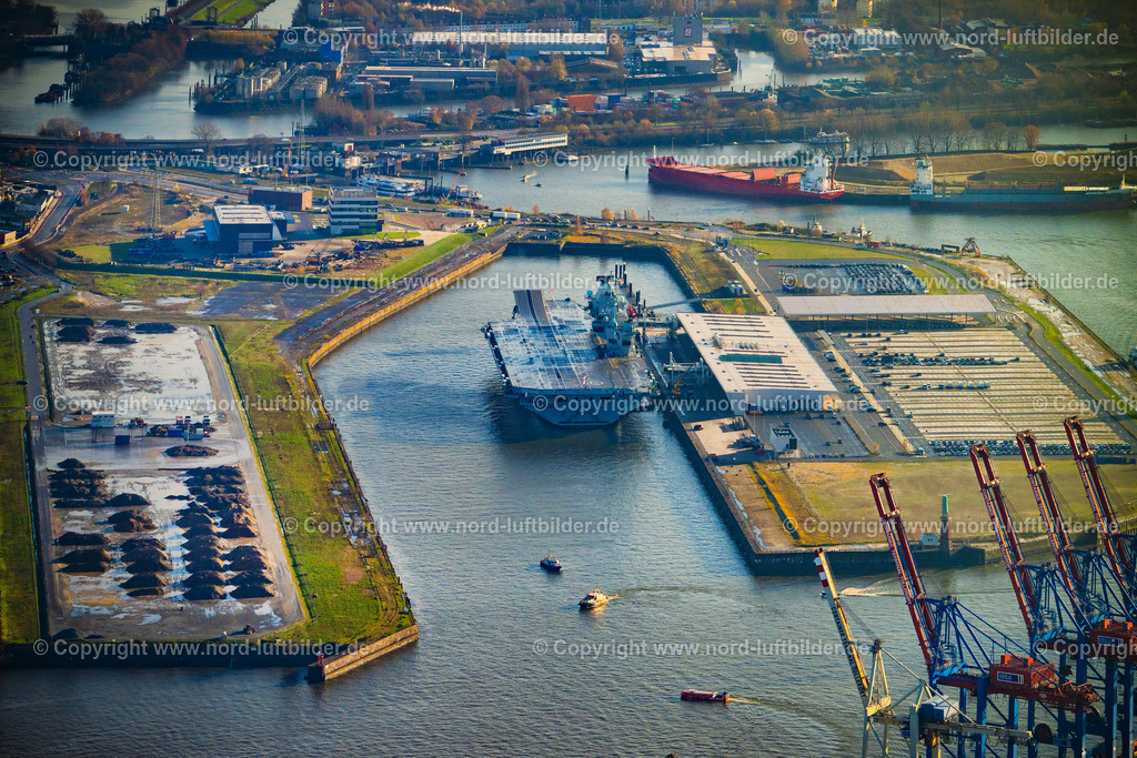 Hamburg_Flugzeugträger_Queen_Elisabeth_ELS_1731231124 | HAMBURG 23.11.2024 Graufarbenes Flugzeugträger und Kriegs- Schiff der britischen Marine Royal Navy HMS "Queen Elizabeth" im Ortsteil Steinwerder in Hamburg, Deutschland. Weiterführende Informationen bei: Hamburger Hafen und Logistik Aktiengesellschaft. // Grey aircraft carrier and warship of the British Navy Royal Navy HMS "Queen Elizabeth" in the Steinwerder district of Hamburg, Germany. Further information at: Hamburger Hafen und Logistik Aktiengesellschaft. Foto: Martin Elsen