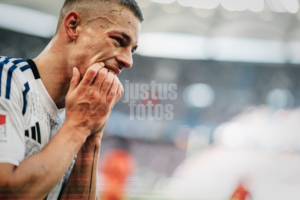 Fußball | Männer | Saison 2024/2025 | 2. Fußball-Bundesliga | 7. Spieltag | Hamburger SV vs. SC Paderborn 07 | 28.09.2024 | Miro Muheim (#28, HSV) ärgert sich