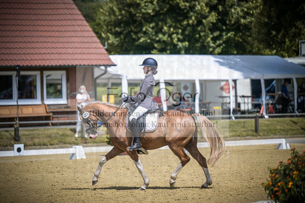 DOS_3113 | Entdecke hochwertige Reitturnierfotos von Foto Oger. Professionell, emotional und authentisch – jetzt Lieblingsmomente im Shop bestellen.Deutschlandweite Turnierfotografie. - Realisiert mit Pictrs.com