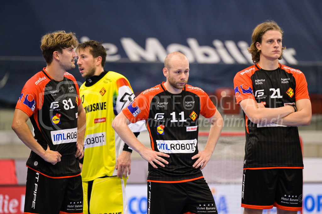 HC Rychenberg vs. Floorball Köniz - 28. August 2022 | HC Rychenberg vs. Floorball Köniz
AXA Arena, Winterthur
Enttäuschung bei Tim Aeschimann (#81 HC Rychenberg), Pascal Kern (#11 HC Rychenberg) und Niklas Rutz (#21 HC Rychenberg).
Bild: Sportfotografie Markus Aeschimann | www.markus-aeschimann.ch - Realisiert mit Pictrs.com