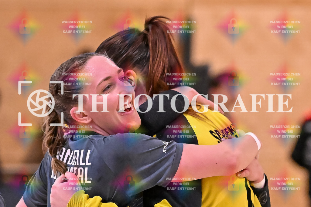 GER, SG Maulburg/Steinen - HB Kinzigtal, Handball, Suedbadenliga, 22. Spieltag, Saison 2023/2024, 27.04.2024 | Carina Schmid (HB Kinzigtal, #11), Annika Frick (HB Kinzigtal, #16)

GER, SG Maulburg/Steinen - HB Kinzigtal, Handball, Suedbadenliga, 22. Spieltag, Saison 2023/2024, 27.04.2024

Foto: TH Fotografie/Thomas Hess