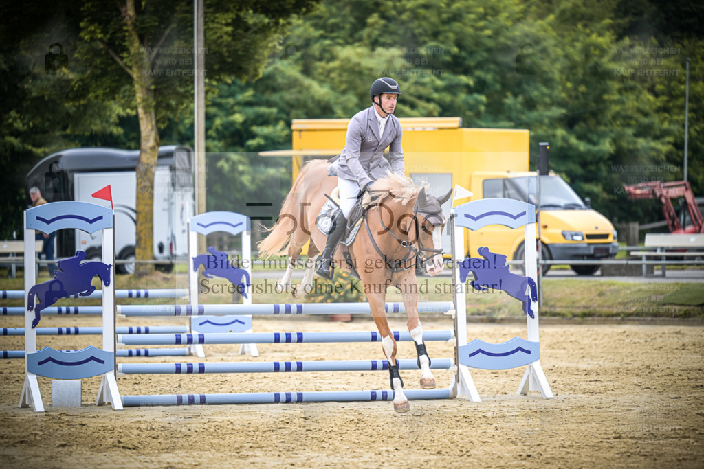 DOS_3332 | Entdecke hochwertige Reitturnierfotos von Foto Oger. Professionell, emotional und authentisch – jetzt Lieblingsmomente im Shop bestellen. - Realisiert mit Pictrs.com