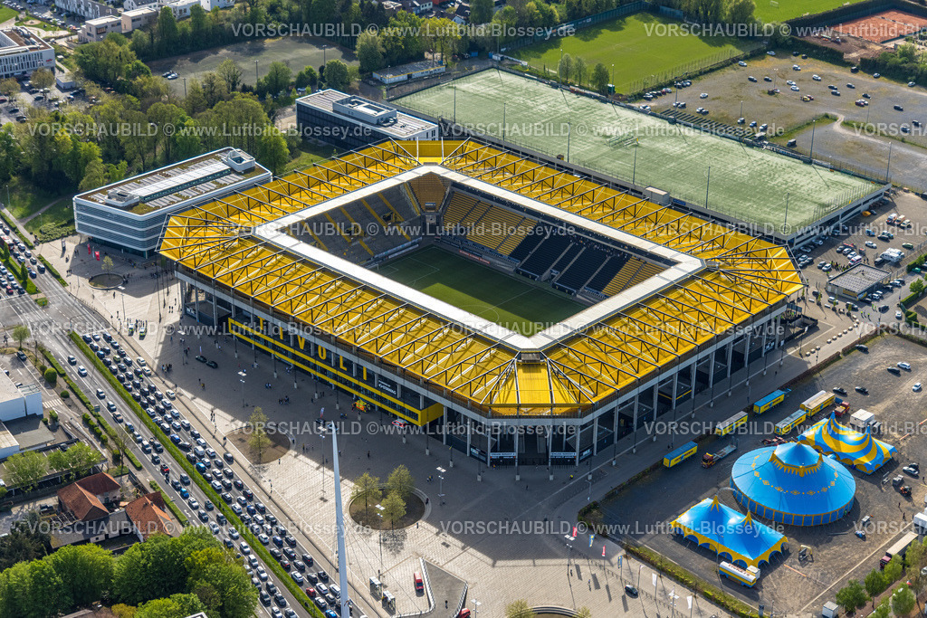 Aachen240403427Tivoli | Luftbild, Aachener Tivoli, Fußballstadion im Sportpark Soers, Heimspielort des Fußballvereins Alemannia Aachen, Circus-Theater Roncalli Zirkus Zelte, Laurensberg, Aachen, Rheinland, Nordrhein-Westfalen, Deutschland