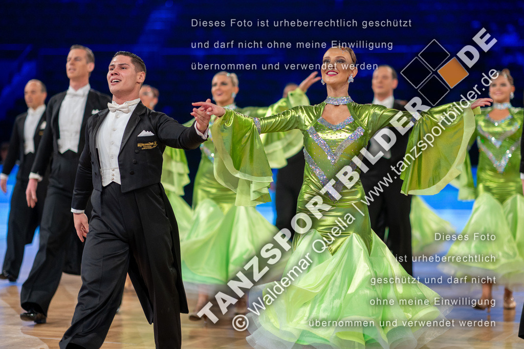 20251206-00762 | Hier finden Sie Tanz Bilder vom Latein und Standard Formationen tanzen. Sportbilder vom Tanzsport. Schöne Fotos und von Weltmeisterschaft, Europameisterschaft, Bundesliga, Regionalliga, Oberliga und Landesliga sowie von GOC Stuttgart, DanceComp, WM Bremen