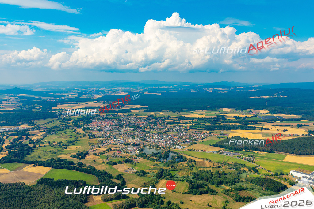 Das Luftbild der Stadt Pressath wurde 2022 vom Flugzeug heraus erstellt (keine Drohnen-Aufnahmen) Aufnahmehöhe ca.450 Meter- hohe Bildauflösung und Druck-Qualität. Garantiert!