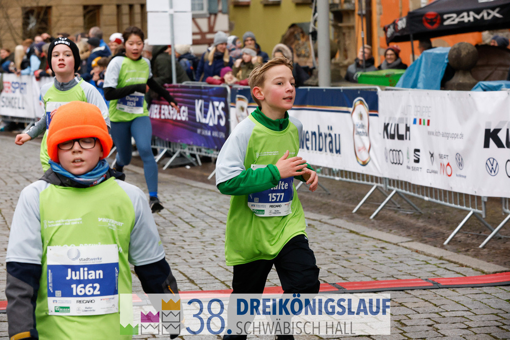 1700m Stadtwerke Jugendlauf | 3 Koenigslauf 2024 1700m Stadtwerke Jugendlauf - Realisiert mit Pictrs.com