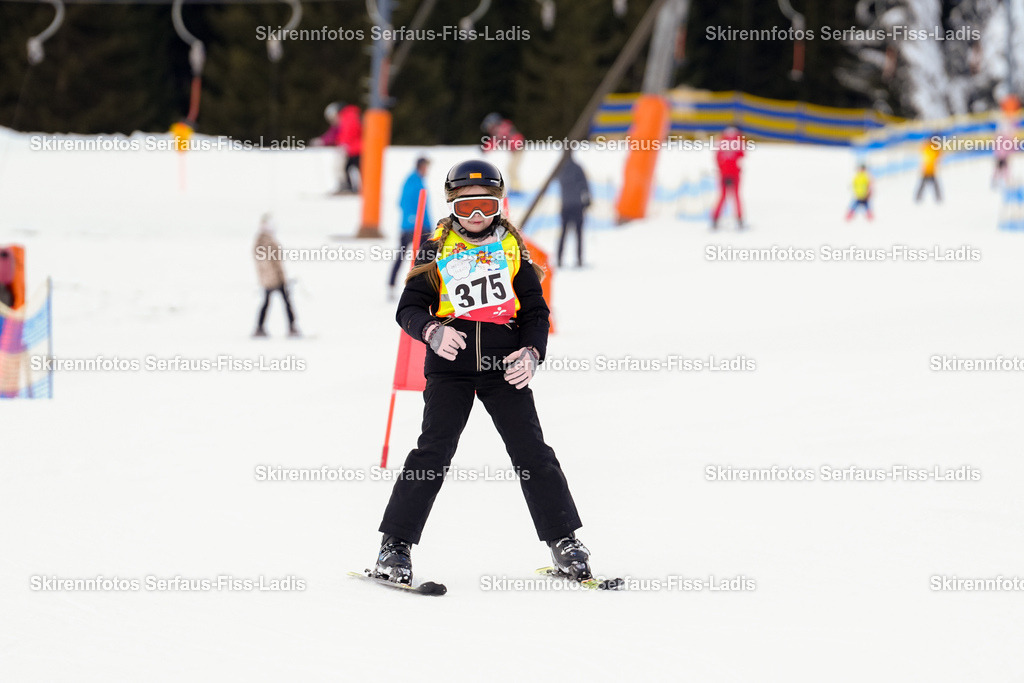SRF_02.01.2026_0594 | Skirennfotos,Serfaus,Fiss,Ladis,Kinderskirennen,Winter,Tirol,Oberland,skirace,SFL,feelfree,weil wir's genießen,ski,Ski,skifahren,Sonnenplateau, - Realisiert mit Pictrs.com
