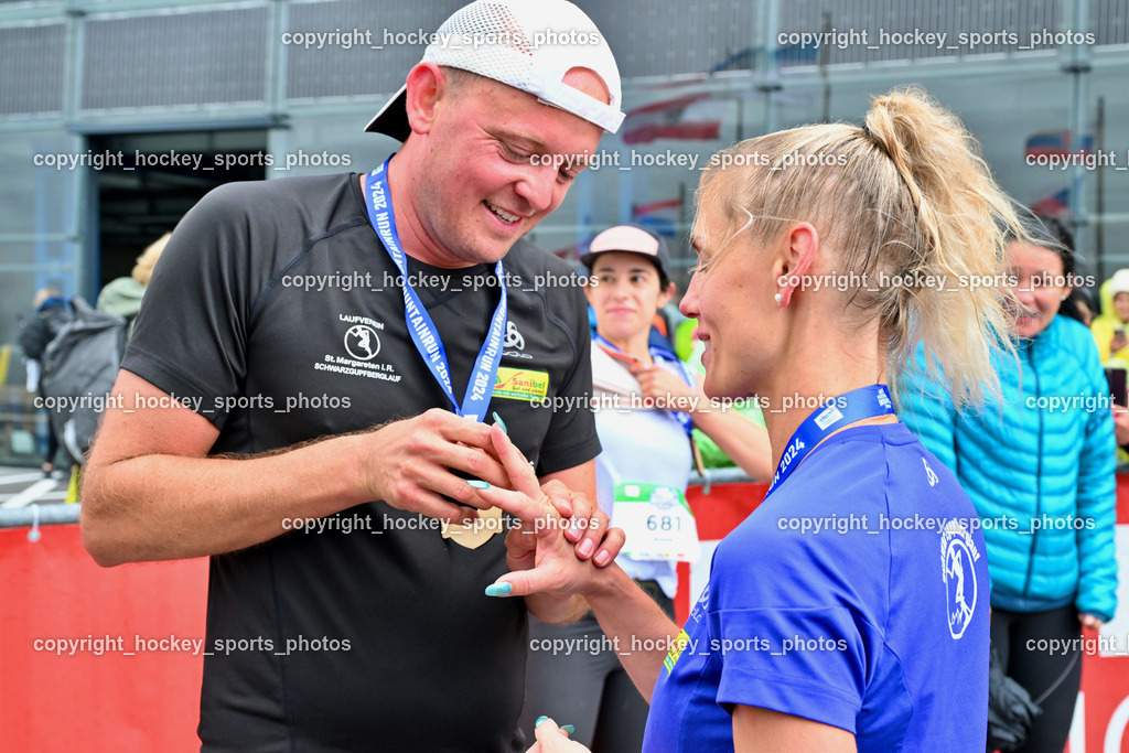 Großglockner Mountain Run | #357 Kilzer Stephanie, #356 Rosmann Daniel, Heiratsantrag, Großglockner Mountain Run, Großglockner Mountain Run 2024 am 07.07.2024 in Heiligenblut (Großglockner), Austria, (Photo by Bernd Stefan)