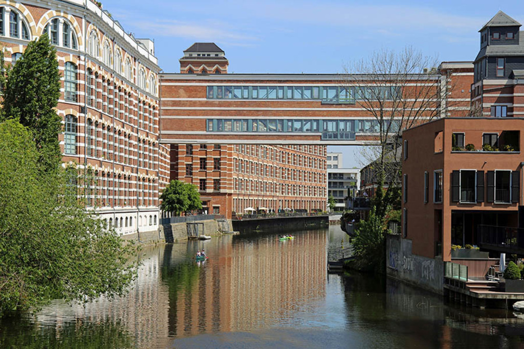 Foto: Leipzig - Buntgarnwerke an der Weißen Elster | Das Team hinter BILDLEXIKON LEIPZIG bündelt historische wie aktuelle Informationen über die Stadt Leipzig in Text und Bild auf einer Plattform und stellt diese der interessierten Öffentlichkeit zur Verfügung.