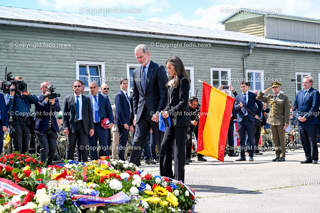 Internationale Gedenk- und Befreiungsfeier Gedenkstaette Mauthausen 2025_ 11.05.2025-202 | 11.05.2025, Mauthausen, AUT, Internationale Gedenk- und Befreiungsfeier Gedenkstaette Mauthausen 2025, 80 Jahre Befreiung KZ Mauthausen im Bild Delegation Spanien, Felipe IV, Koenig von Spanien (Felipe Juan Pablo Alfonso de Todos los Santos de Borbon y Grecia), Dona Letizia, Koenigin von Spanien