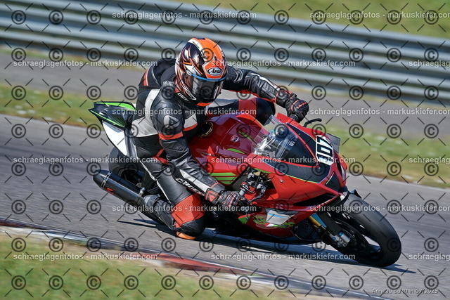 25bt04-0106 | markuskiefer.com - Realisiert mit Pictrs.com