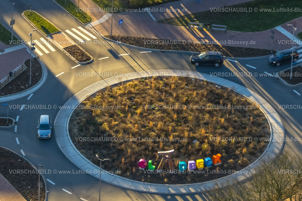 Gladbeck240108348 | Luftbild, mit Staudenmischung bepflanzter Kreisverkehr Horster Straße/Wiesmannstraße, Gladbeck Schriftzug in bunten Buchstaben und Skulptur Alwine, Brauck, Gladbeck, Ruhrgebiet, Nordrhein-Westfalen, Deutschland