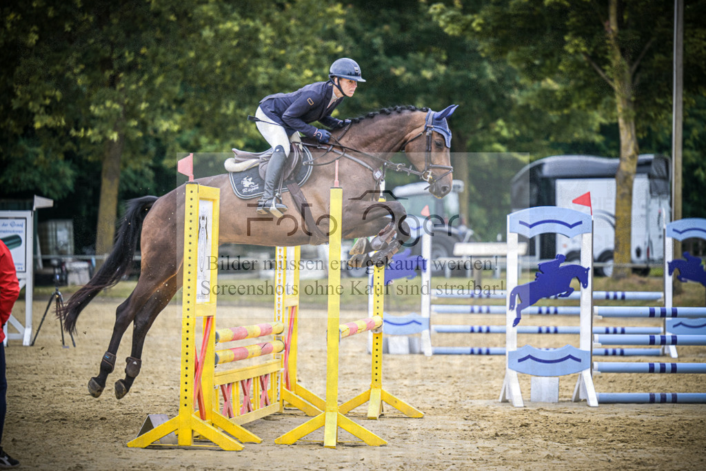 DOS_3892 | Entdecke hochwertige Reitturnierfotos von Foto Oger. Professionell, emotional und authentisch – jetzt Lieblingsmomente im Shop bestellen.Deutschlandweite Turnierfotografie. - Realisiert mit Pictrs.com