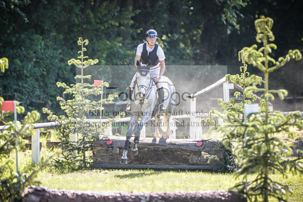 DOS_7206 | Entdecke hochwertige Reitturnierfotos von Foto Oger. Professionell, emotional und authentisch – jetzt Lieblingsmomente im Shop bestellen.Deutschlandweite Turnierfotografie. - Realisiert mit Pictrs.com