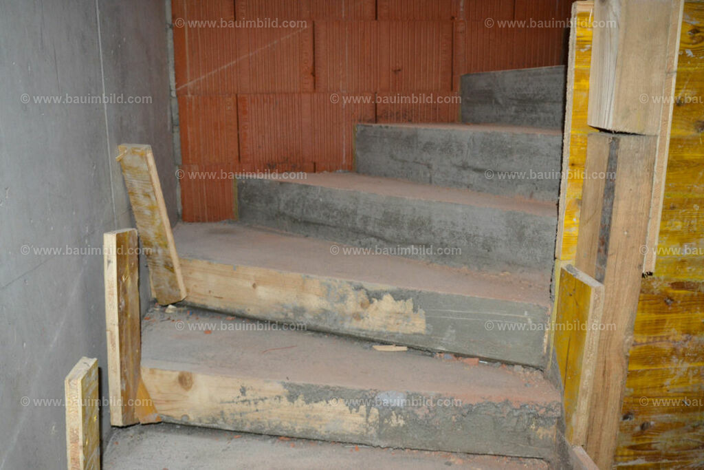 bib-lg04-betonarbeiten-treppen-0759 | Nach LV-Leistungsgruppen sortierte Detailfotos über den Bau eines Hauses. Alle Hausbau-Bilder direkt vom Urheber und Autor der Website Haus-Selber-Bauen.com
