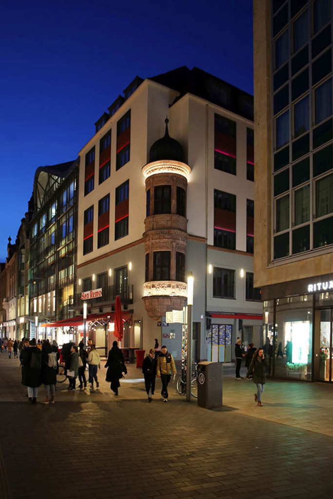 Fürstenhauserker | Entdecke über 20 Kategorien Leipzig-Motive: Foto-Downloads, hochwertige Poster, Leinwand- & Fine-Art-Prints. Jetzt Lieblingsfoto im Bildlexikon Leipzig Shop bestellen!