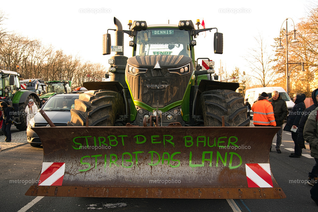Bauernprotest Berlin am 8. Januar 2024 (8) | Metropolico
