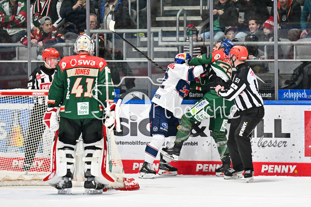 Augsburger Panther - EHC RB München | AUGSBURG, DEUTSCHLAND - 27. FEBRUAR: Fight zwischen Patrick HAGER (RB München 52) und Ryan BUTTON (Augsburger Panther 55) / Faustkampf während dem Match zwischen den Augsburger Panthern und dem EHC RB München am 46. Spieltag der Penny DEL im Curt Frenzel Stadion