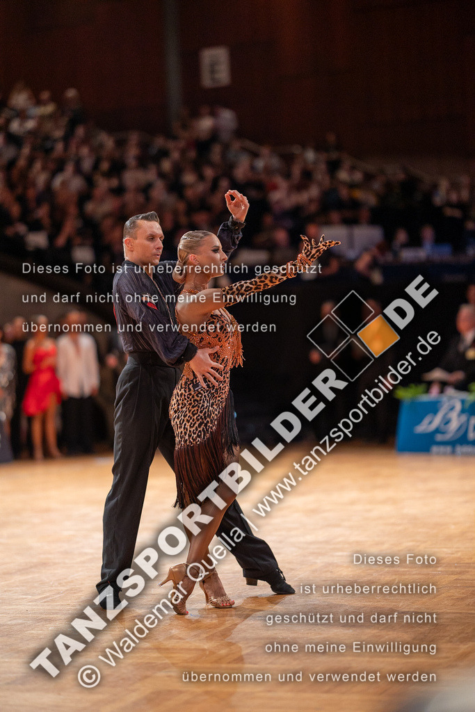 20230812-12991 | Hier finden Sie Tanz Bilder vom Latein und Standard Formationen tanzen. Sportbilder vom Tanzsport. Schöne Fotos und von Weltmeisterschaft, Europameisterschaft, Bundesliga, Regionalliga, Oberliga und Landesliga sowie von GOC Stuttgart, DanceComp, WM Bremen