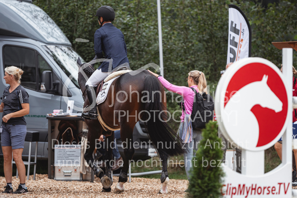 240906_BuCha_GP-609 | Deine schönsten Turniermomente als professionelle Fotos! Entdecke hochwertige Pferdesport-Fotografie im Online-Shop. Jetzt Fotos finden & bestellen!