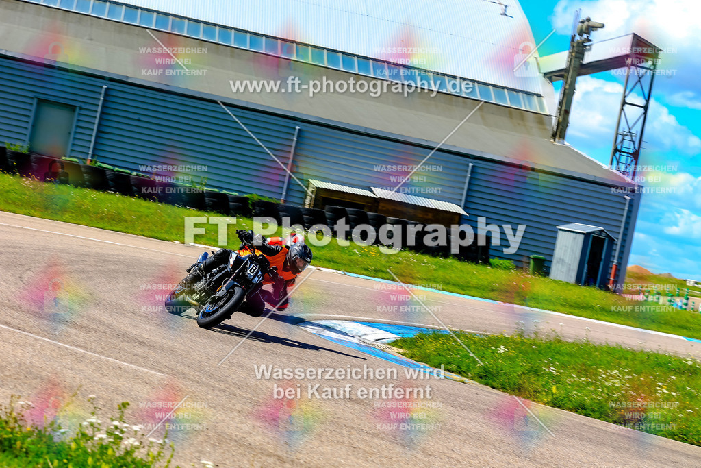 084-6182 | Hier findet Ihr Bilder von Touristenfahrten auf der Nürburgring Nordschleife oder von anderen Veranstaltungen die ich besucht habe. Viel Spass beim Durch Schauen 