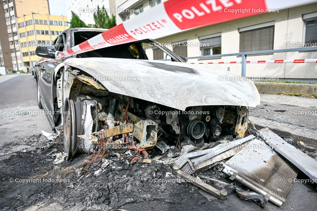 Linz_ Anatasius Gruen Strasse_ Fahrzeugbrand_ 11.06.2024-13 | 10.06.2024, Linz, AUT, Anatasius Gruen Strasse, Fahrzeugbrand im Bild Brandstelle, Ausgebrannte Fahrzeuge, Polizei