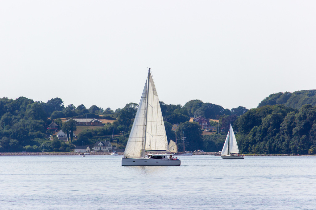 Segelboote vor Glücksburg | Segelboote auf der Flensburger Förde vor Glücksburg - Realisiert mit Pictrs.com