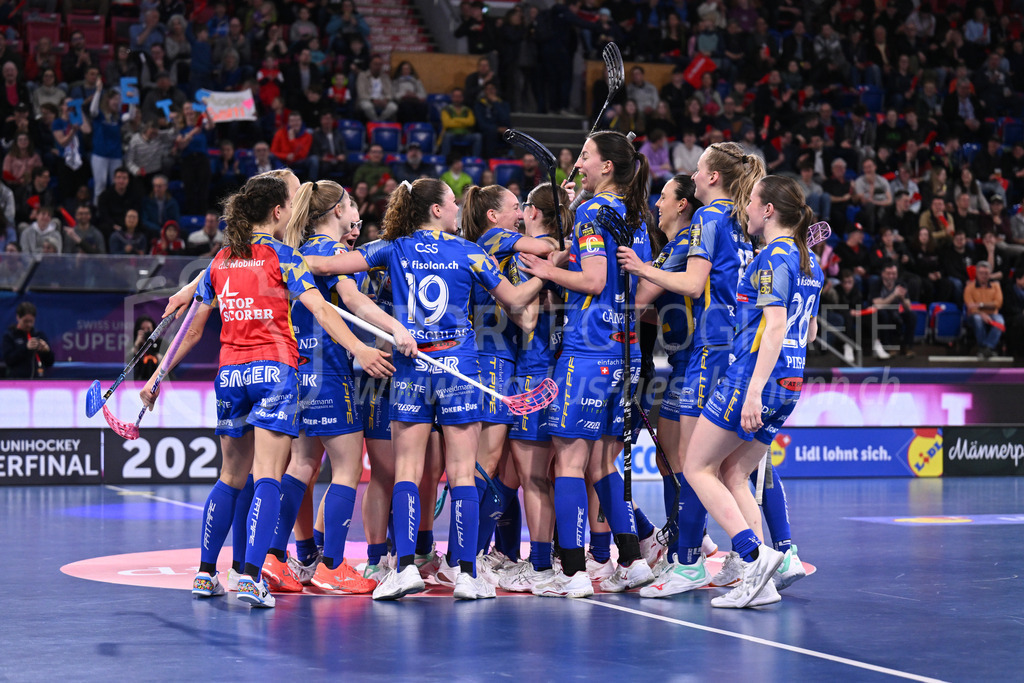 Kloten-Dietlikon Jets vs Skorpion Emmental Zollbrück - 15. April 2023 | 15.04.2023, Kloten, stimo arena, Swiss Unihockey Superfinal Frauen: Kloten-Dietlikon Jets - UHV Skorpion Emmental, Laila Ediz (#7 Kloten-Dietlikon Jets) bringt die Jets wieder in Führung: 2:1. - Realisiert mit Pictrs.com