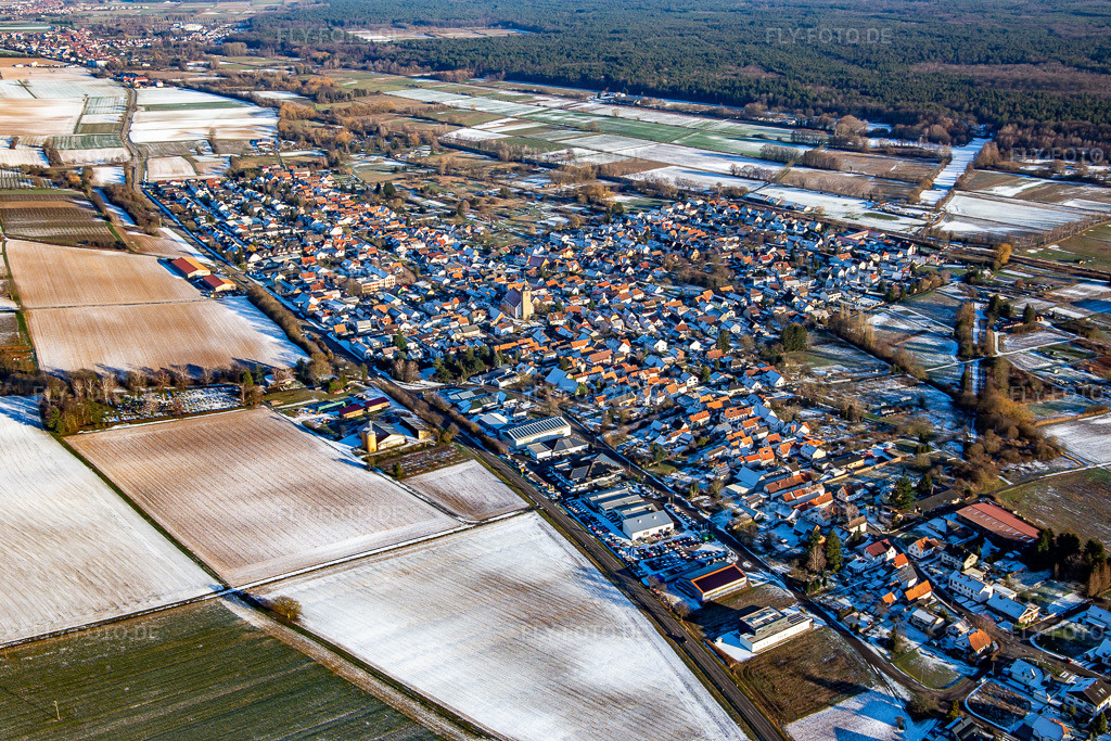 Luftbild: im Winter bei Schnee von Westen in Steinfeld im Bundesland Rheinland-Pfalz in Deutschland. Foto: IMG_139736.jpg vom 16.01.2024 durch Werner Riehm/FLY-FOTO.de