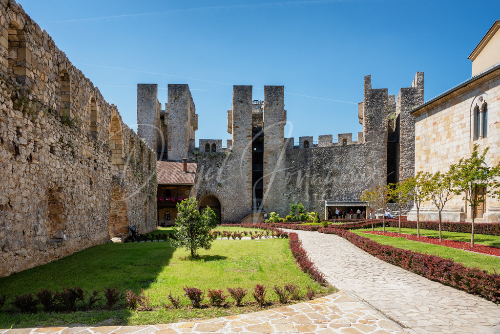Manasija | Das Kloster Manasija mit seinen eindrucksvollen Festungsmauern