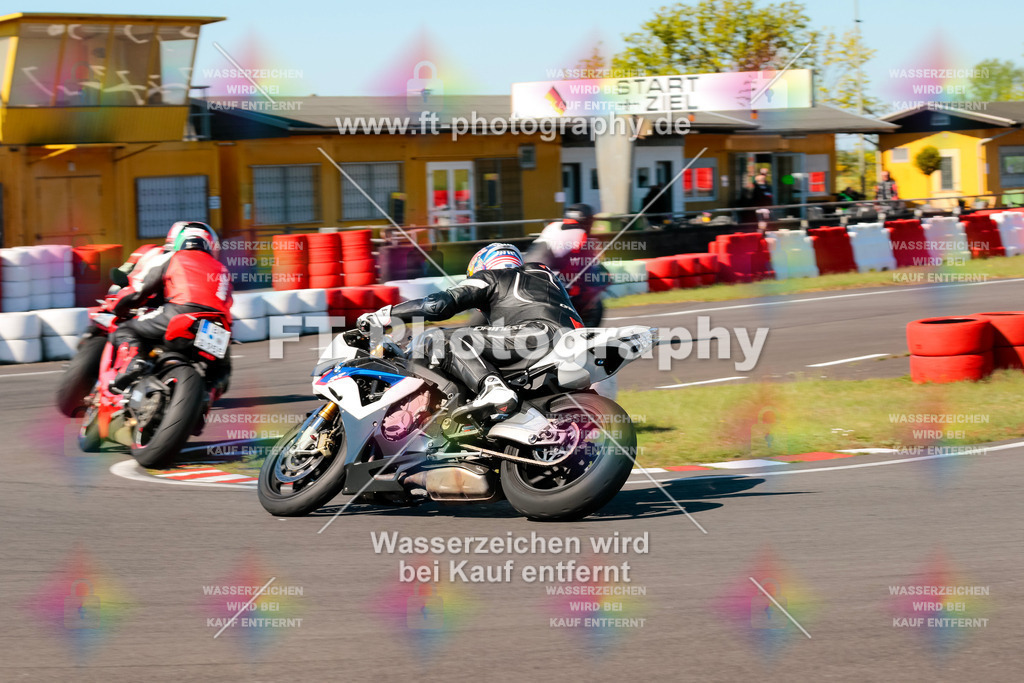 Moto-TeamOBK-21523 | Hier findet Ihr Bilder von Touristenfahrten auf der Nürburgring Nordschleife oder von anderen Veranstaltungen die ich besucht habe. Viel Spass beim Durch Schauen 