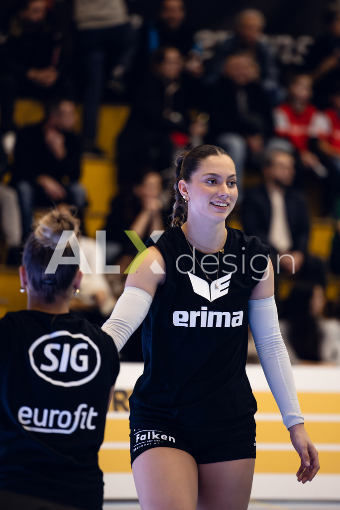 Volleyball I Frauen I Saison 2025-2026 I Volleyball NLA | Women I Round 14 I VC Kanti Schaffhausen - NLZ Volleyball Academy Zürich I 16.01.2026 | VC Kanti Schaffhausen - 17 Leana Zuvic (CH) - Mitte - Realisiert mit Pictrs.com