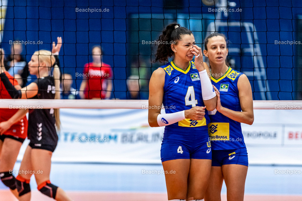 2022-00063344-Testspiel-Deutschland-Brasilien | Ana CAROLINA SILVA #4 BRA, Marcis CARNEIRO #8 BRA, 17.09.2022; Berlin Foto: Gerold Rebsch - www.beachpics.de
